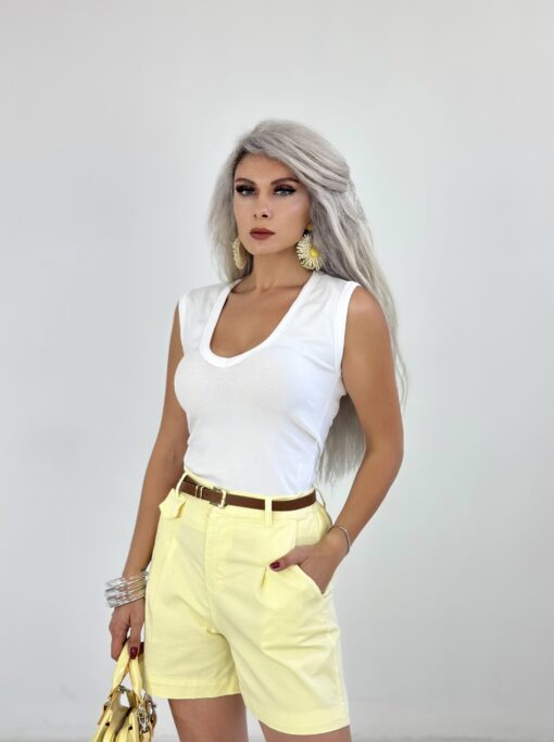 Sarı Kemerli Şehir Boy Şort - Görsel 3
