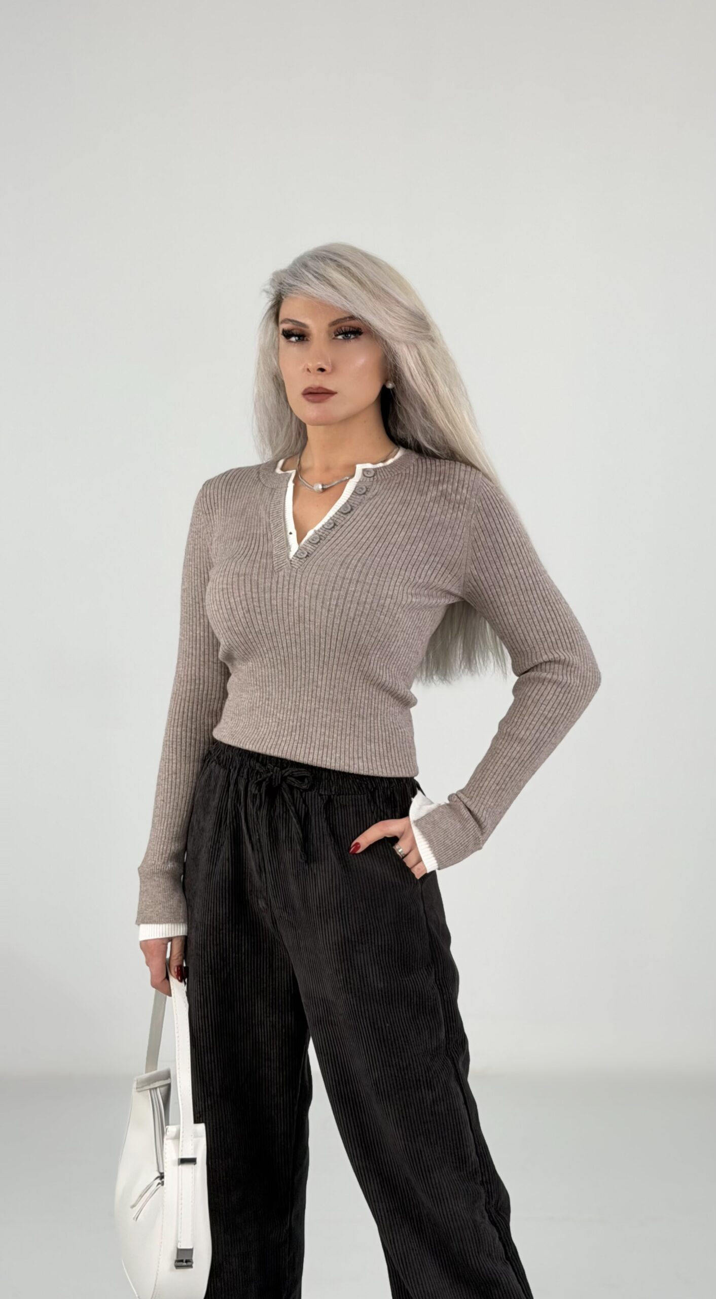 Vizon Fitilli Düğme Detaylı V Yaka Uzun Kollu Triko Bluz